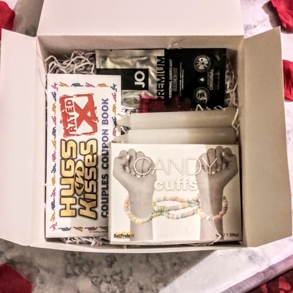 💋 Mystery Romance Bundle - Picture 2 of 3
